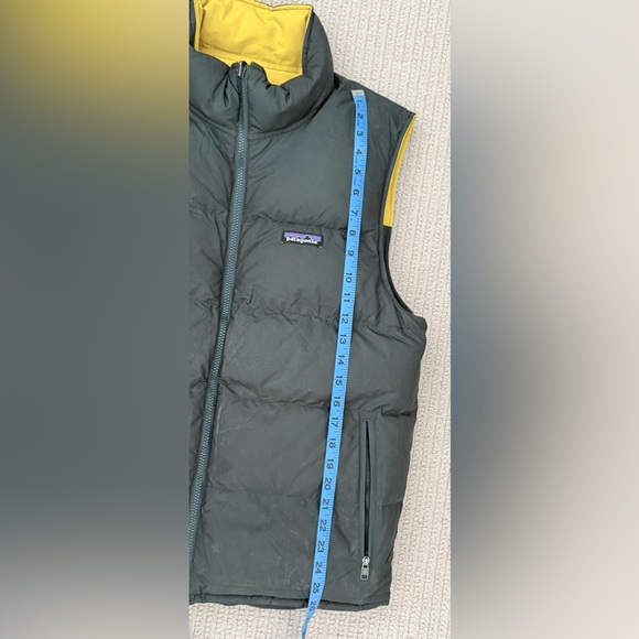 Patagonia Men's Two-Tone Puffer Vest - Picture 11 of 11